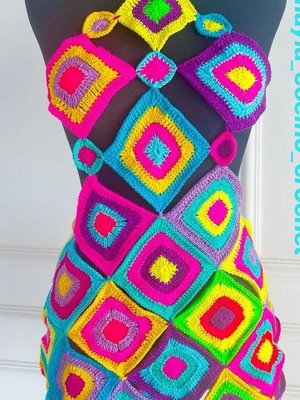 Vestido square colorido de crochê