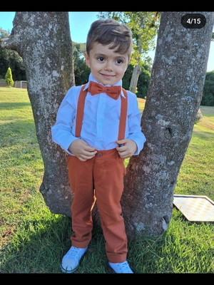 Calca suspensorio gravata e camisa branca pajem