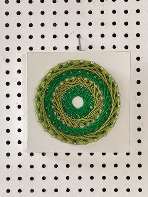 Quadro mandala string art pregos e linhas