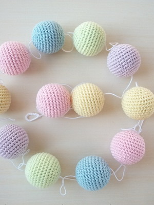 Varal de bolinhas tom pastel