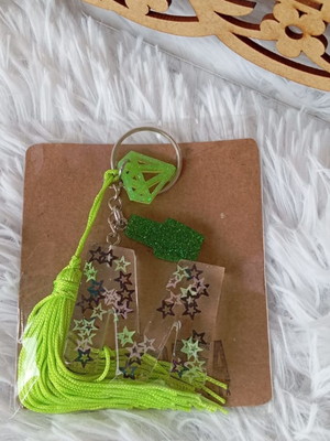 Kit com 5 chaveiros letra com pingente com peças únicas