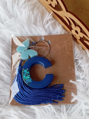 Kit com 5 chaveiros letra com pingente com peças únicas