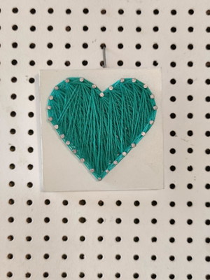Coração quadro string art prego e linha feito a mão