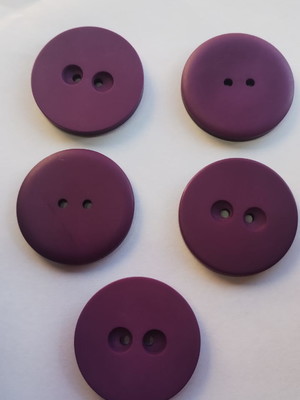 Botão grandão com 2 furos roxo para casacos 5 un