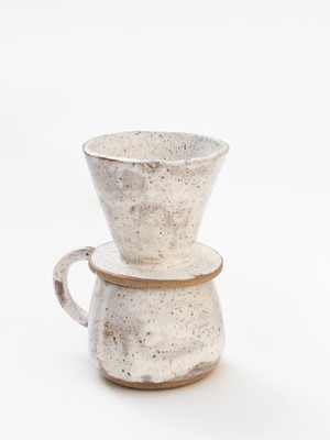 Cafeteira de cerâmica branca