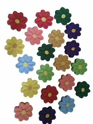 Kit com 15 flores em madeira maciça, medindo 6,5 cm
