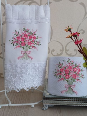 Kit toalha e porta papel higiênico bordado tulipa