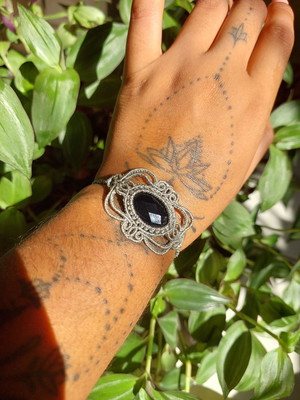 Pulseira com ônix negra