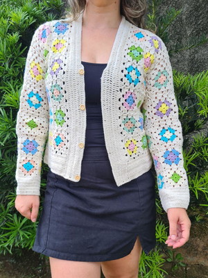 Blusa colorida de frio crochê square