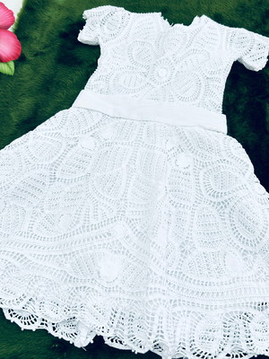 Vestido renda renascença= 2 anos