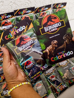 20 kit colorir 10x15 + giz, personalizado, jurassic parck.