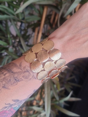 Pulseira metal círculos dourada