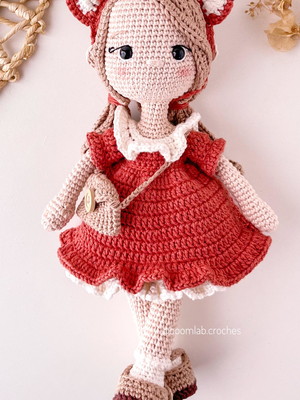 Boneca amigurumi raposa