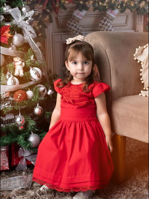 Vestido infantil de renda renascença vermelho