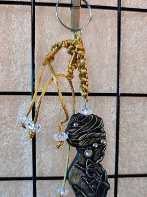 Chaveiro ? mulher com turbante com macrame