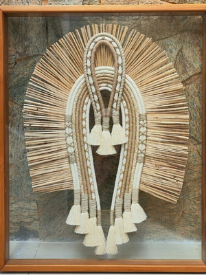 Cocar decorativo têxtil em macrame