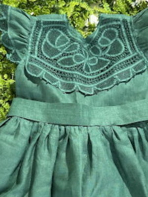 Vestido infantil de renda renascença verde