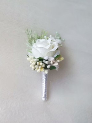 Flor de lapela branca