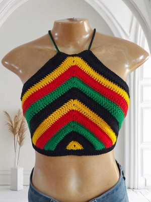 Top cropped em crochê colorido