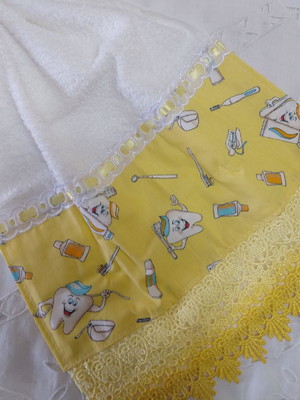 Toalha lavabo com renda guipir barra profissão dentista