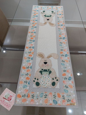 Trilho de mesa páscoa coelho