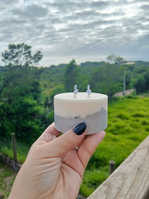 Vela aromática base concreto 90g