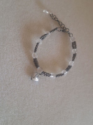 Pulseira de miçangas prata