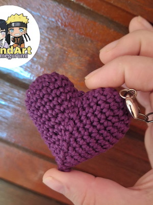 Chaveiro coração amigurumi
