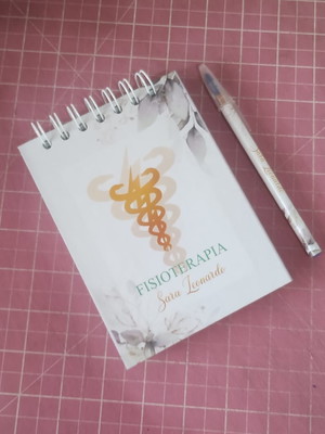 Bloco com caneta ou lápis fisioterapeuta