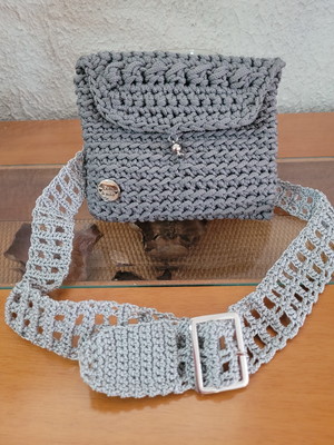Pochete feita em croche nas cores de sua preferencia
