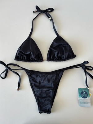 Conjunto de biquíni top cortininha calcinha lacinho preto