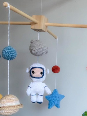 Móbile astronauta crochê