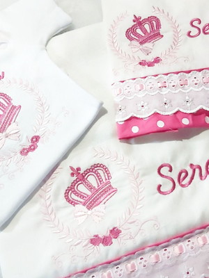 Fralda bordada personalizada coroa