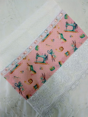 Toalha lavabo com renda guipir barra profissão costureira