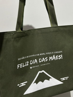 Sacolas para cestas em napa com a arte do anúncio