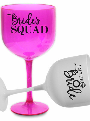 Taças de gin bride's squad festa despedida solteira amigas