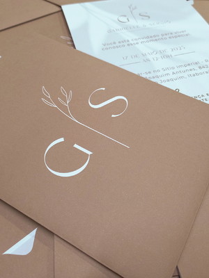 Convite de casamento bege escuro (mocha)