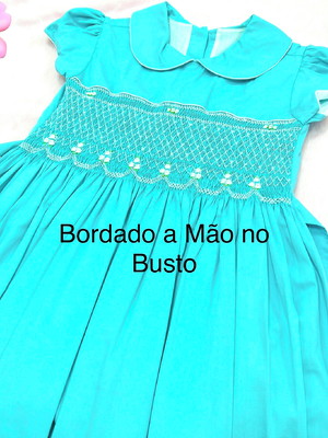 Vestido-bordado a mão= 10 anos