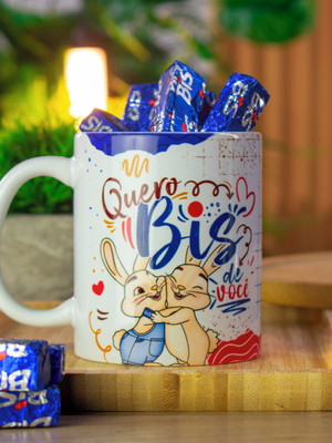 Caneca bis com chocolates
