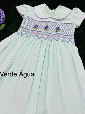 Vestido-bordado a mão- 4 anos- verde clarinho
