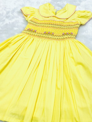 Vestido-bordado a mão= 2 anos