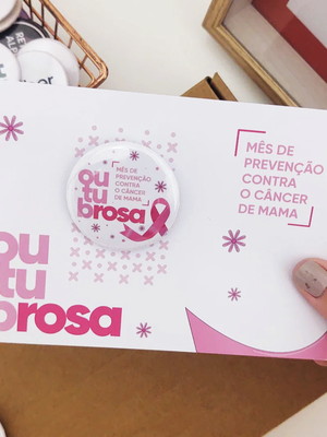 Cartão a6 com bottons 4,5cm