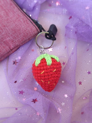 Chaveiro morango de crochê