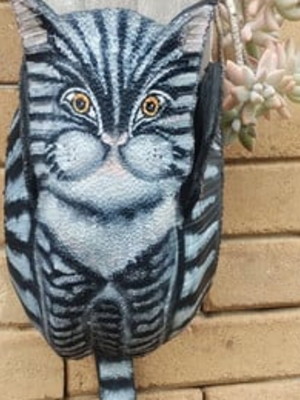 Vaso de gatinho em pneu para jardim suspenso