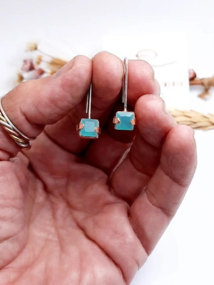 Brinco mini musa em cobre, prata e zirconia