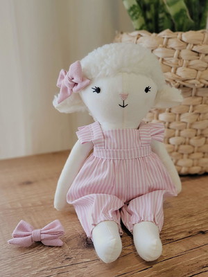 Boneco de pano ovelha 33cm estilo boho personalizável