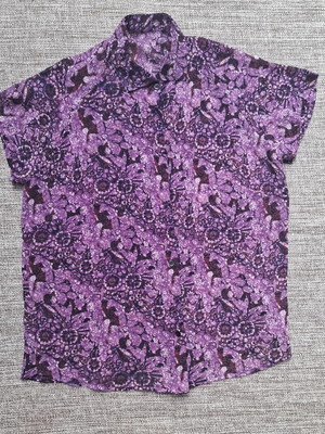 Blusa de mussoline estampada com roxo e com colarinho