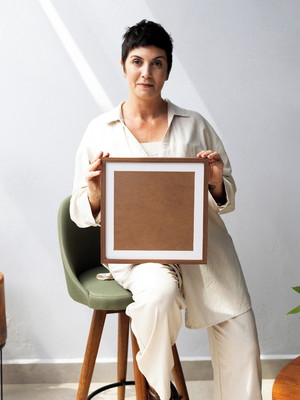 Moldura caixa brunette 30x30 com passe-partout p/ foto 20x20