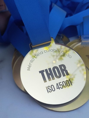 Medalha personalizada com logo