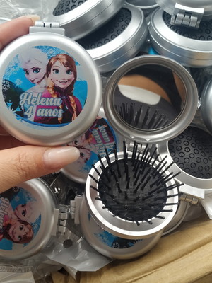Escova com espelho personalizada